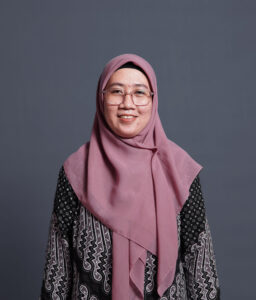 Putri, S.Pd